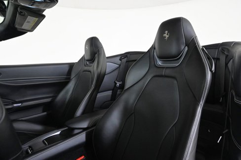 Used 2020 Ferrari Portofino image 10