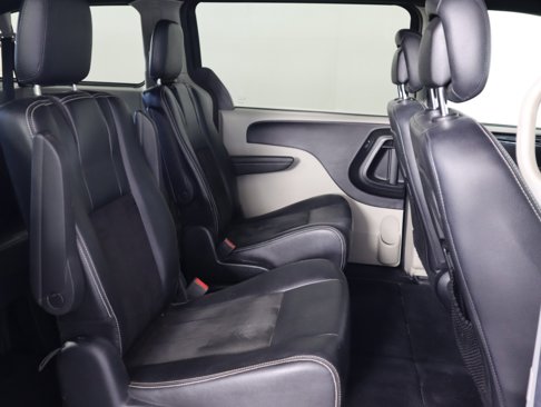 Used 2019 Dodge Grand Caravan SXT image 13