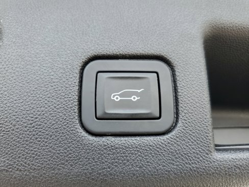 Used 2019 Chevrolet Equinox LT w/ Driver Convenience Package image 35