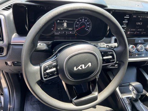 Used 2023 Kia Sorento LX image 16