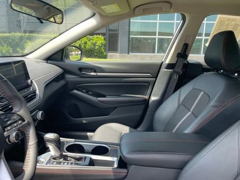 Used 2024 Nissan Altima 2.5 SR image 12
