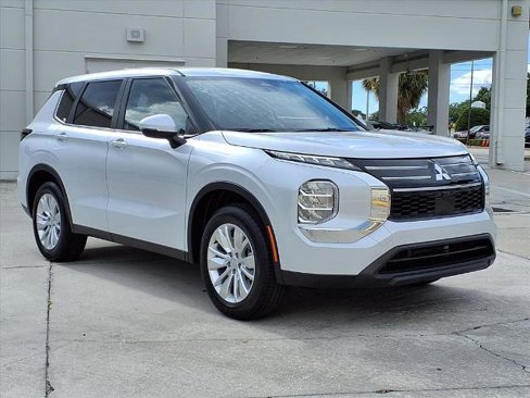 New 2025 Mitsubishi Outlander ES image 5