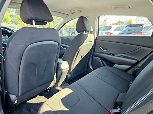 Used 2023 Hyundai Elantra SEL w/ Convenience Package image 25