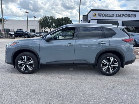 Used 2025 Nissan Rogue SL w/ SL Premium Package image 2