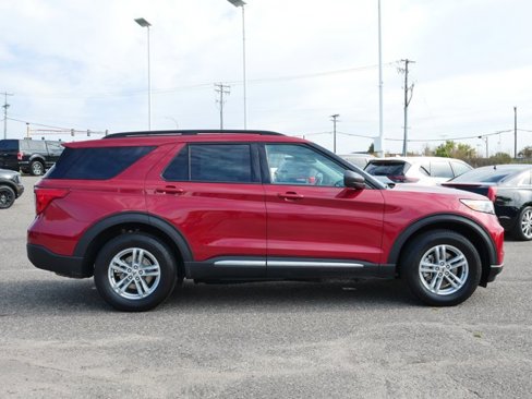 Certified 2022 Ford Explorer XLT w/ Class IV Trailer Tow Package image 2