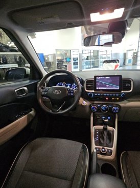Used 2021 Hyundai Venue image 25