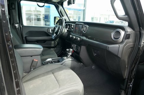Used 2018 Jeep Wrangler Unlimited Sahara image 15