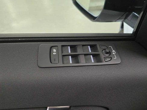 Certified 2025 Land Rover Discovery Sport S image 23