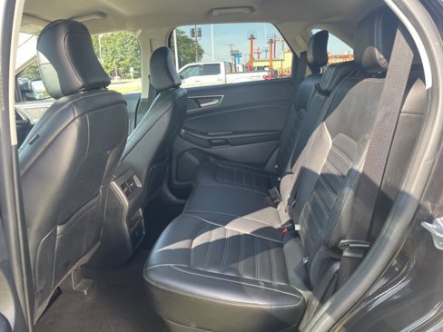 Used 2023 Ford Edge SEL image 9