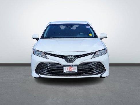 Used 2018 Toyota Camry LE image 6