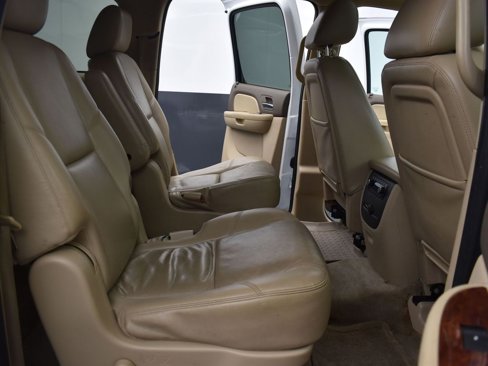 Used 2013 Chevrolet Suburban LTZ image 22
