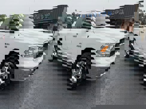 Used 2015 RAM 1500 Classic SLT w/ Luxury Group image 9