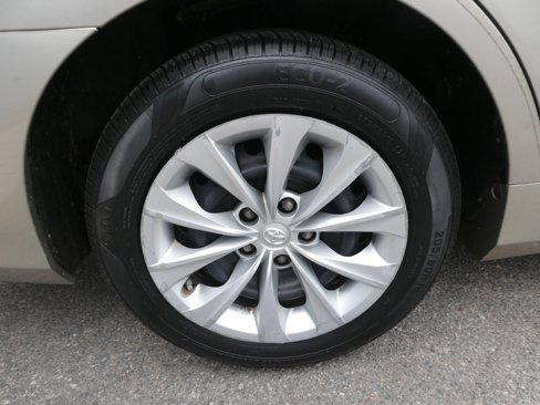 Used 2015 Toyota Camry LE image 21