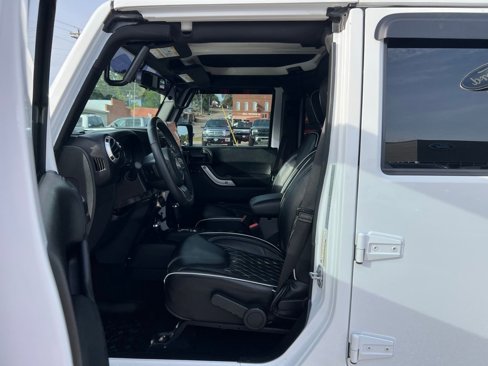 Used 2017 Jeep Wrangler Unlimited Sahara w/ Max Tow Package image 13