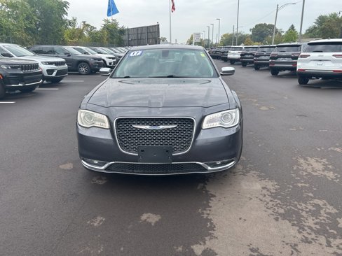 Used 2017 Chrysler 300 C image 2