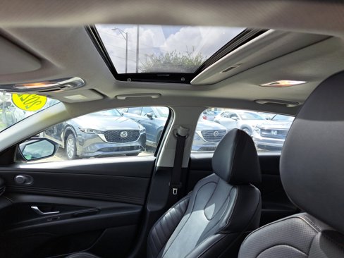 Used 2022 Hyundai Elantra Limited image 10