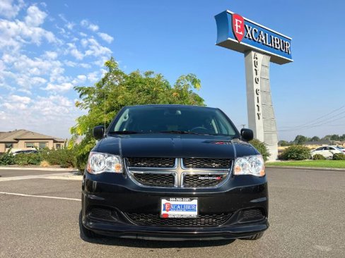 Used 2018 Dodge Grand Caravan SE image 3