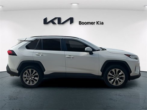 Used 2021 Toyota RAV4 XLE Premium image 4