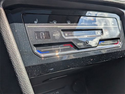 New 2025 Volkswagen Taos SE image 19
