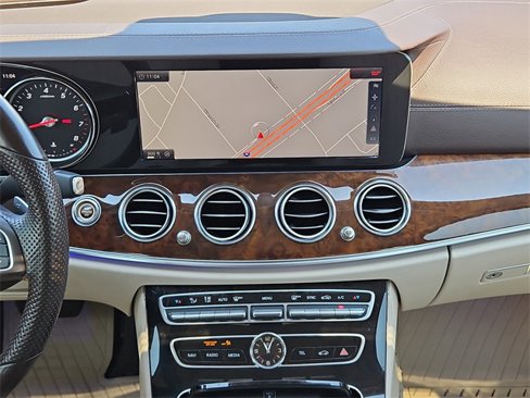 Used 2017 Mercedes-Benz E 300 4MATIC w/ Premium 3 Package image 5
