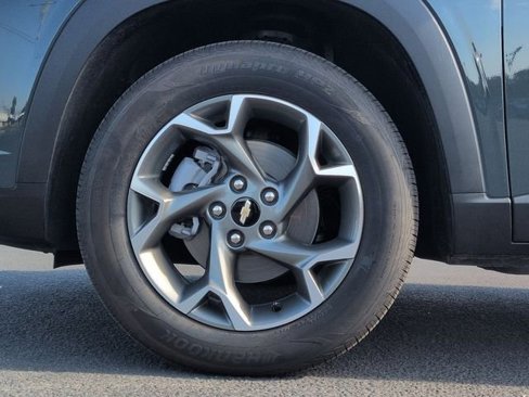 Certified 2025 Chevrolet Trax LT w/ Driver Confidence Package image 30