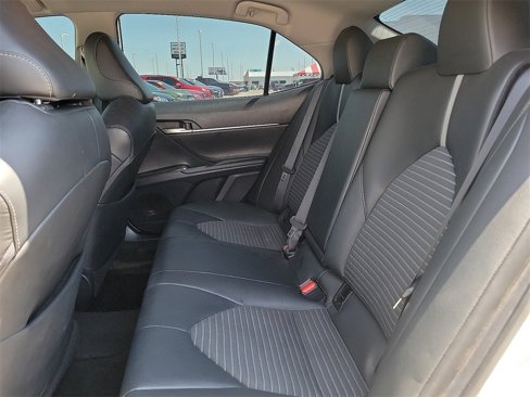 Used 2021 Toyota Camry SE image 16