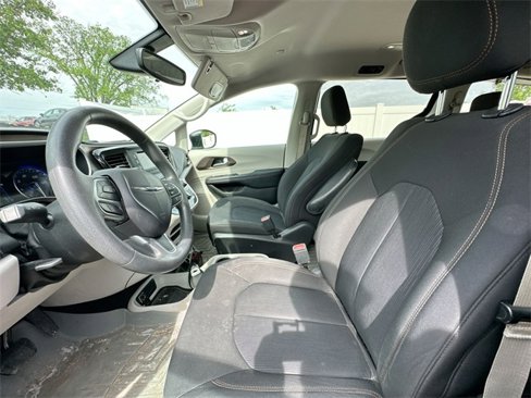 Used 2017 Chrysler Pacifica LX image 34