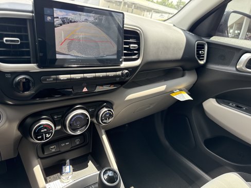 New 2025 Hyundai Venue SEL image 9