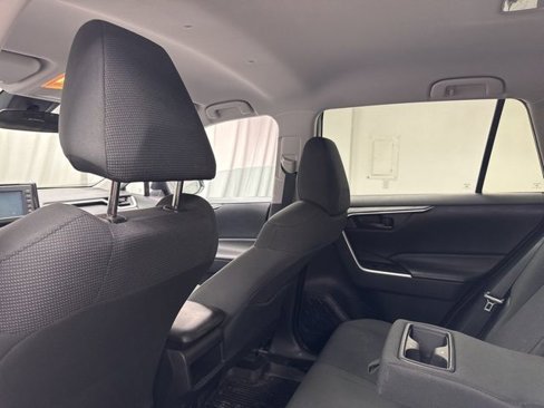 Used 2019 Toyota RAV4 LE image 12