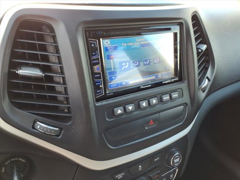 Used 2015 Jeep Cherokee Latitude image 12