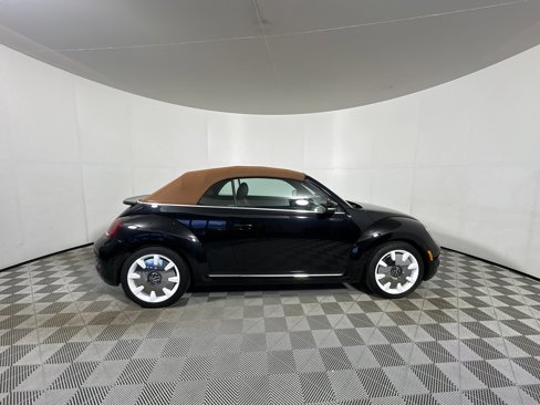 Used 2019 Volkswagen Beetle 2.0T image 8
