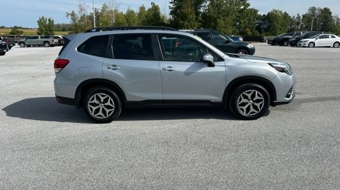 Used 2022 Subaru Forester Premium image 2