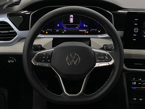New 2025 Volkswagen Taos SE image 14