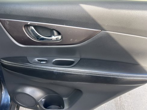 Used 2015 Nissan Rogue SV image 25