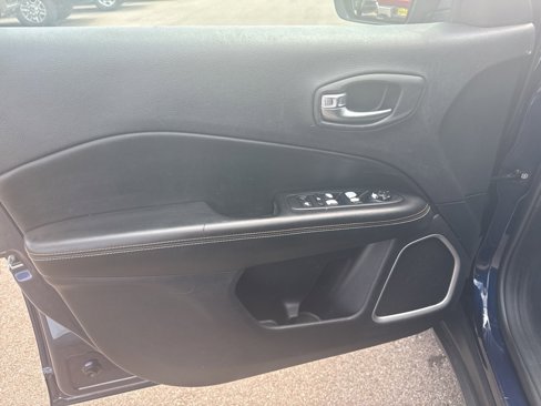 Used 2021 Jeep Compass Sport image 9