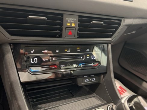 Used 2025 Volkswagen Jetta SE image 31