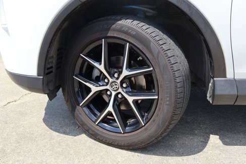 Used 2018 Toyota RAV4 SE image 26