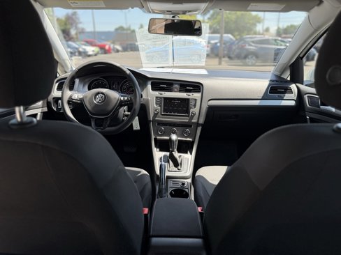 Used 2017 Volkswagen Golf SportWagen image 23