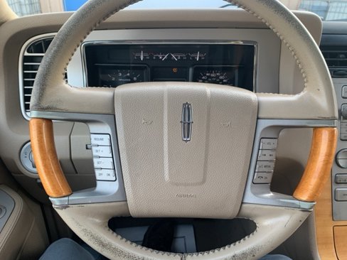 Used 2009 Lincoln Navigator 4WD image 19