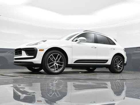 Used 2025 Porsche Macan image 34