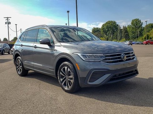 Used 2024 Volkswagen Tiguan S image 3