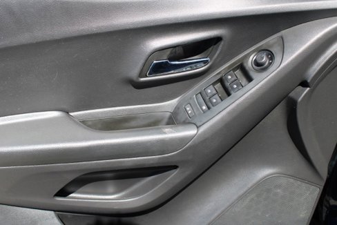 Used 2021 Chevrolet Trax LT w/ Driver Confidence Package image 11