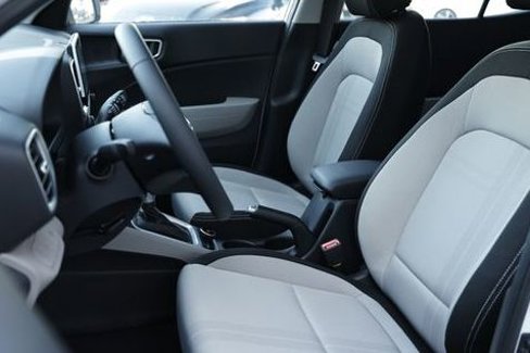 New 2025 Hyundai Venue SEL image 8
