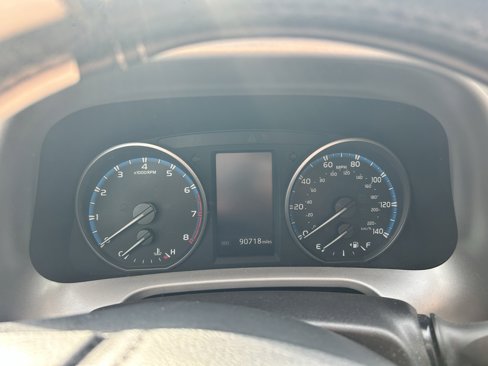 Used 2017 Toyota RAV4 XLE image 9