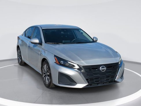 Used 2023 Nissan Altima 2.5 SV image 1