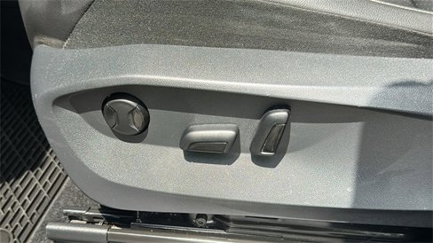Used 2022 Volkswagen Tiguan SE image 11
