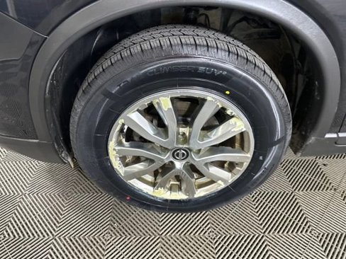 Used 2018 Nissan Rogue SV image 10