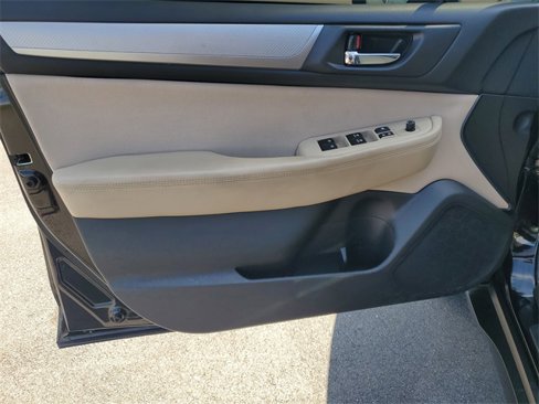 Used 2017 Subaru Outback 2.5i Premium image 8