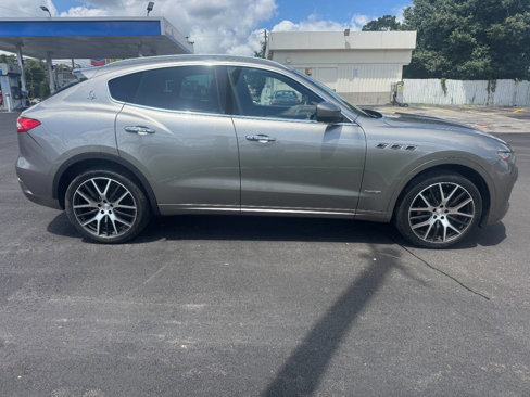 Used 2018 Maserati Levante GranLusso image 6
