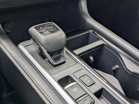Used 2024 Nissan Pathfinder SV image 12